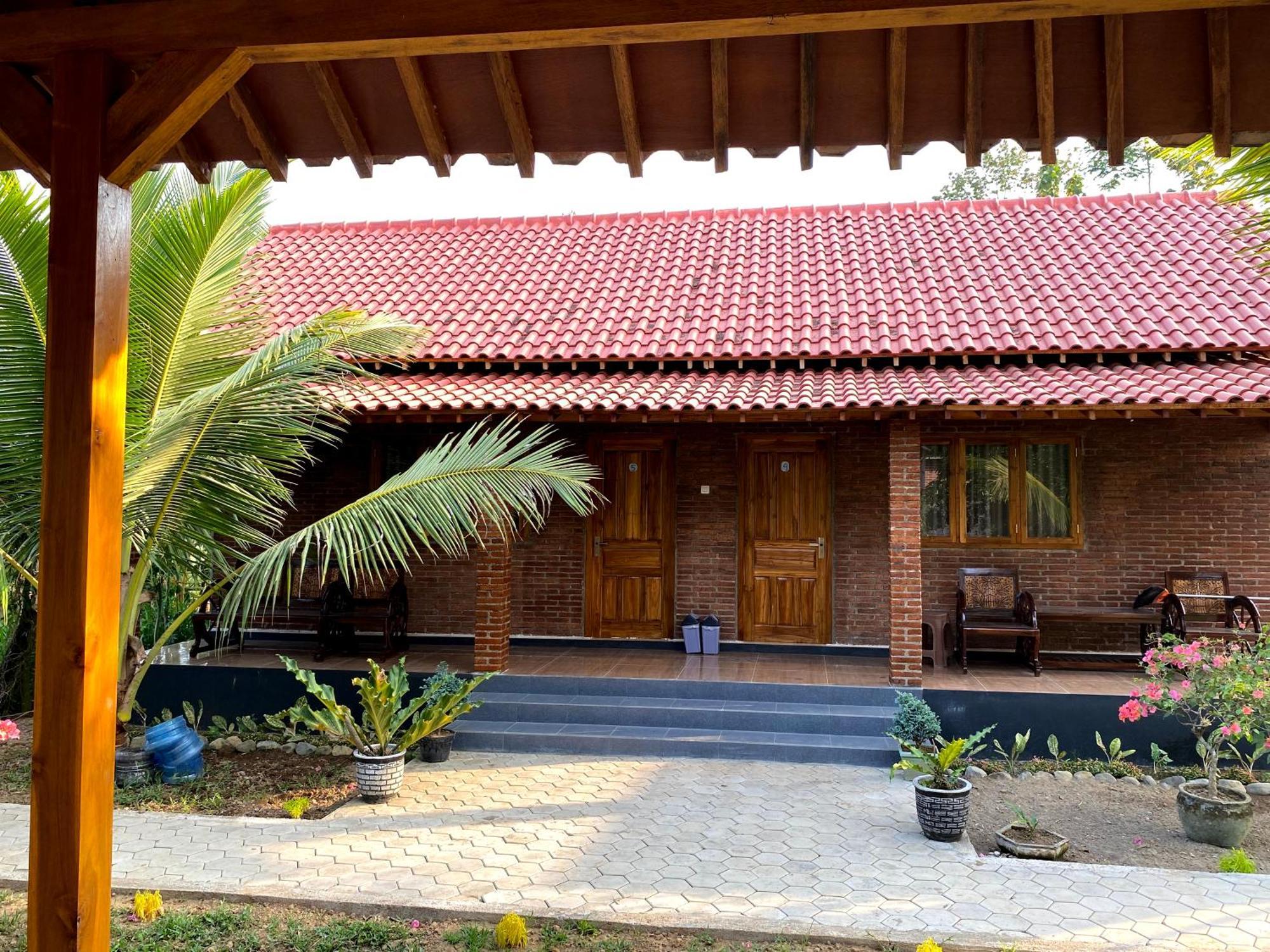 Adventure Turtle Homestay Meru Betiri Sarungan Екстериор снимка
