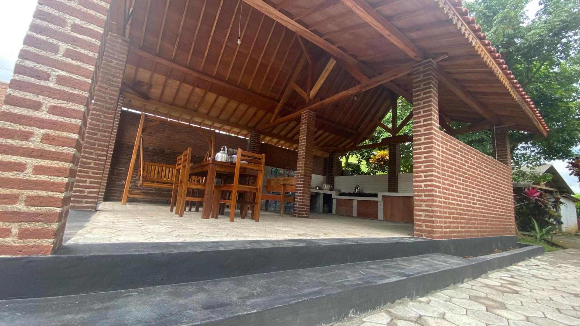 Adventure Turtle Homestay Meru Betiri Sarungan Екстериор снимка